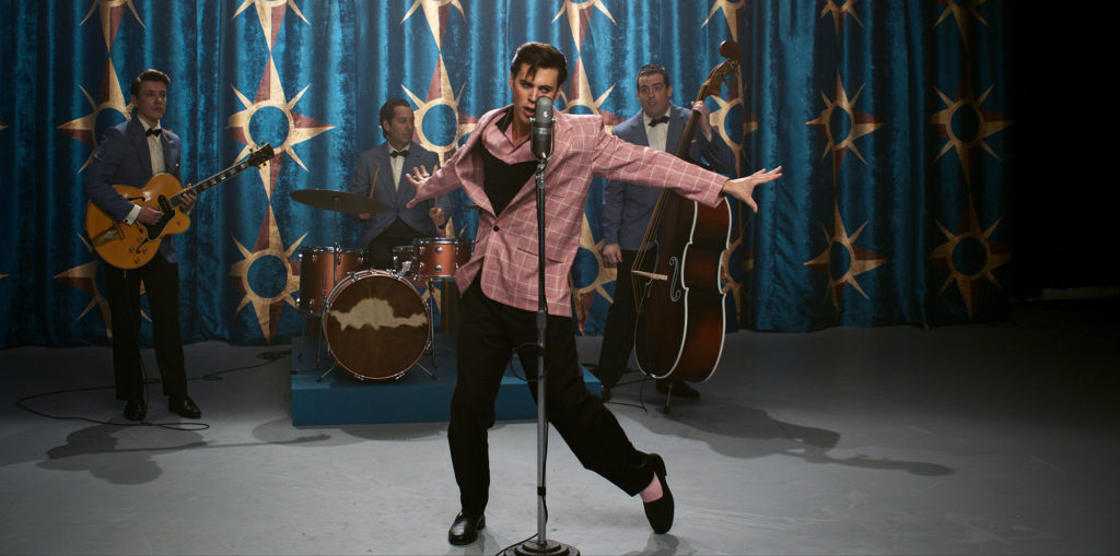 ELVIS

 Copyright: © 2022 Warner Bros. Entertainment Inc. All Rights Reserved.

 Photo Credit: Courtesy of Warner Bros. Pictures

 Caption: AUSTIN BUTLER as Elvis in Warner Bros. Pictures’ drama “ELVIS,” a Warner Bros. Pictures release.